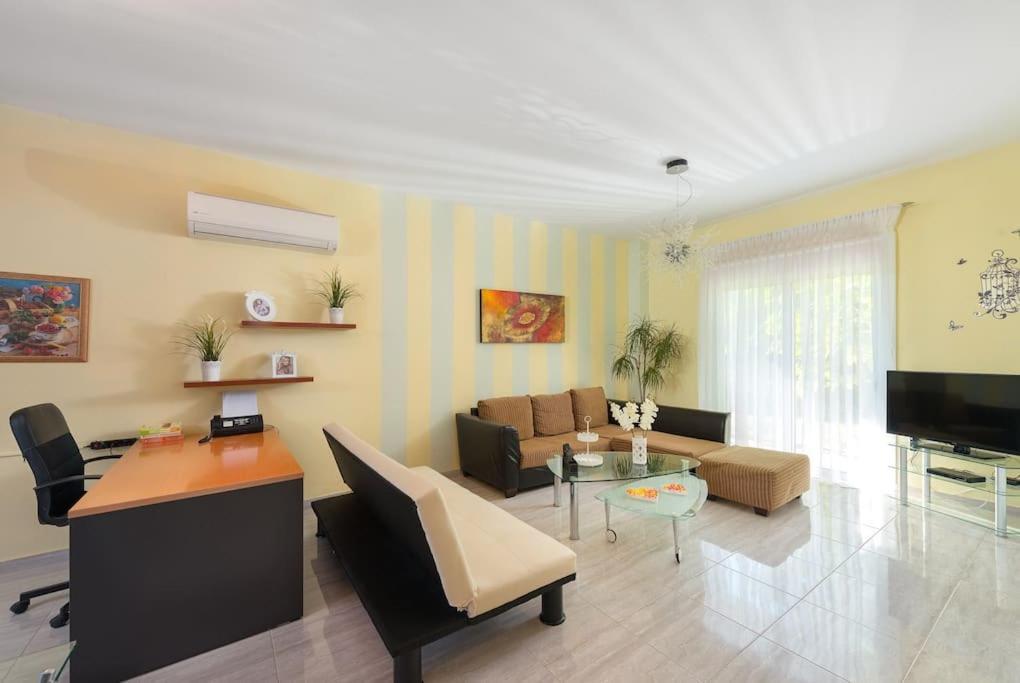 Greek Style Ground Floor Apartment & Pool Ialysos  Dış mekan fotoğraf